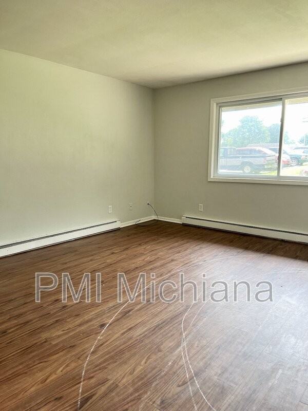 2024 Lathrop St - Photo 2 of 11