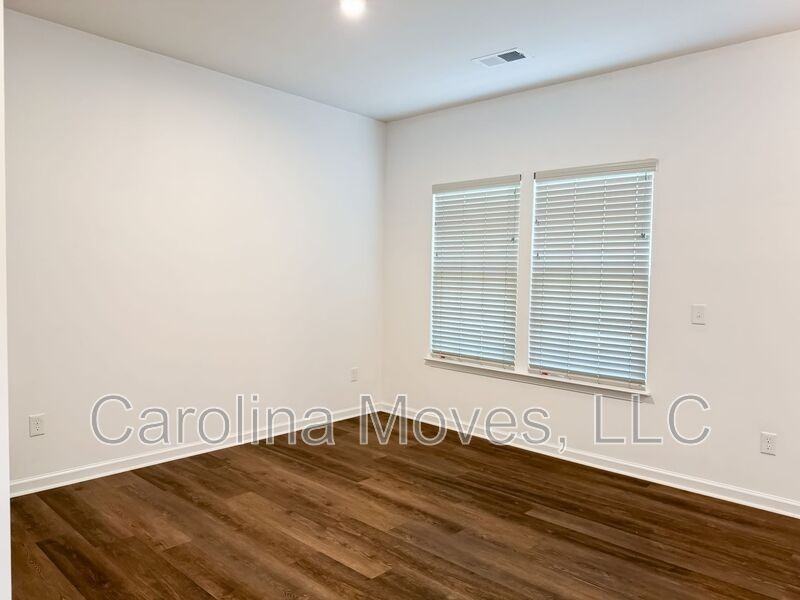 345 Bucklebury Rd - Photo 2 of 22