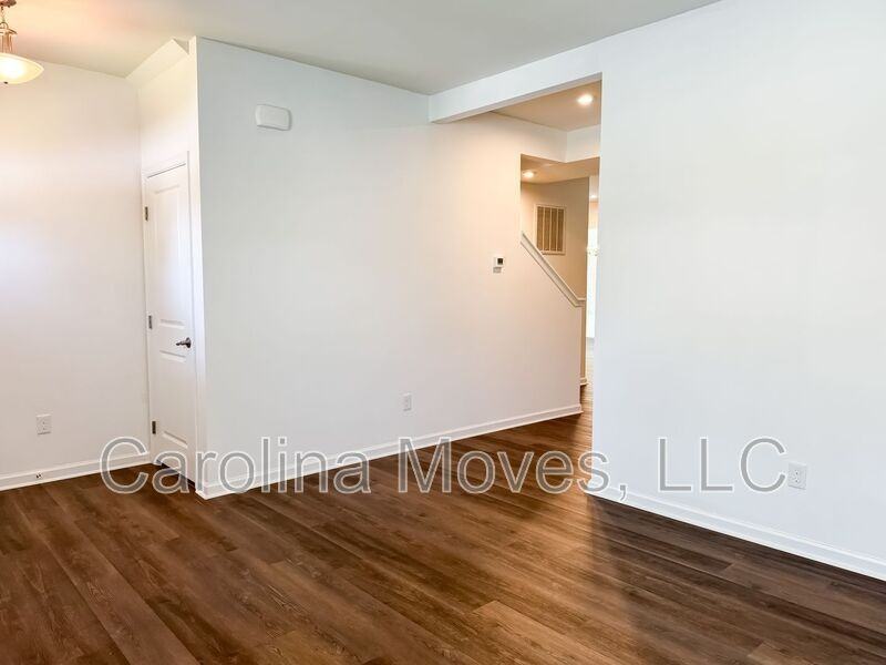 345 Bucklebury Rd - Photo 3 of 22