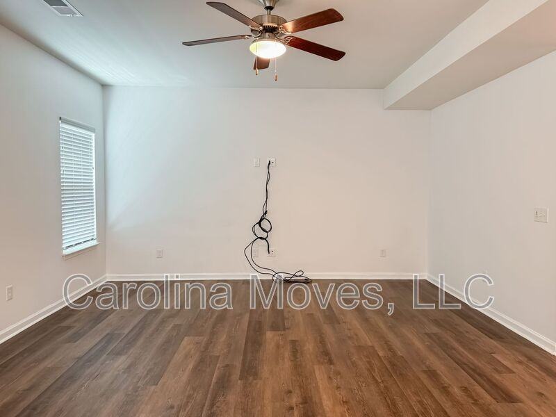 345 Bucklebury Rd - Photo 5 of 22