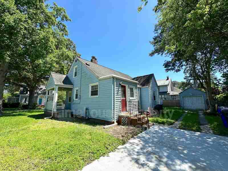 8973 Saint George Ave - Photo 2 of 20