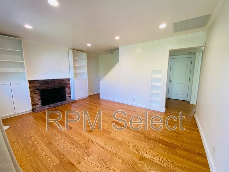 1376 Cobblestone Ct - Photo 2 of 24