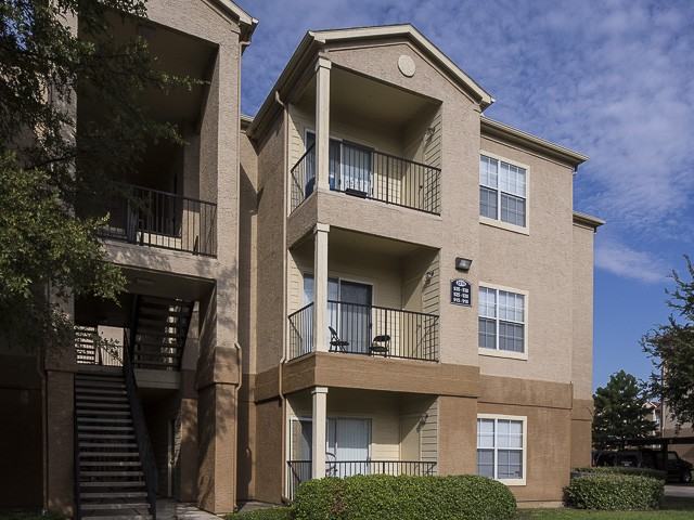 Landmark At Courtyard Villas Apartment Homes