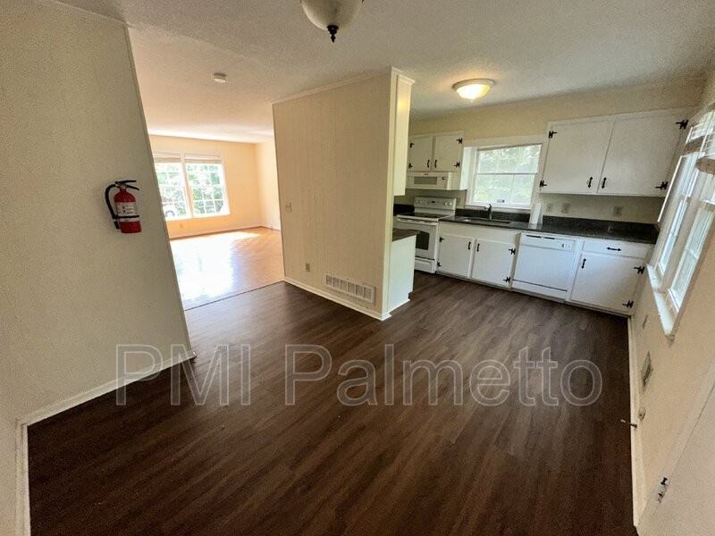 304 Princess St - Photo 7 of 23