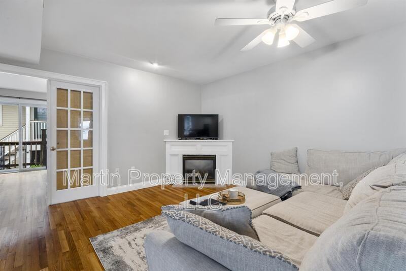 734 E 6th St #3 - Photo 4 of 14