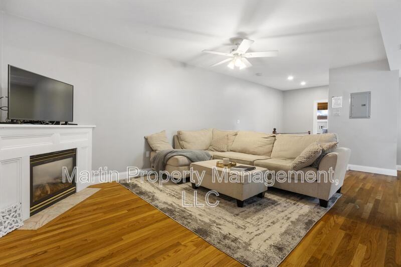 734 E 6th St #3 - Photo 6 of 14