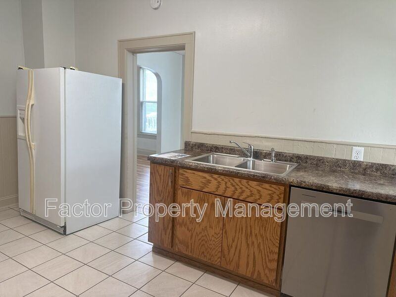 210 S 4th St - Photo 3 of 10