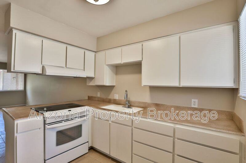 2323 S College Ave #2 - Photo 5 of 13