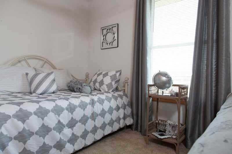 924 67th Ave - Photo 4 of 13