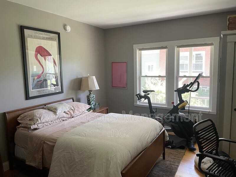 76 Park St - Photo 3 of 9