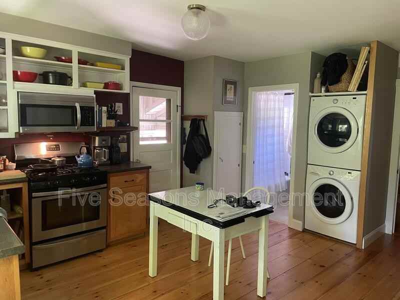 76 Park St - Photo 4 of 9