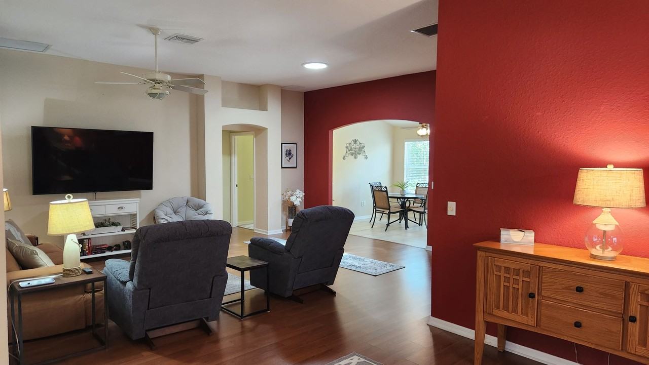 1426 Forest Acres Dr - Photo 5 of 36