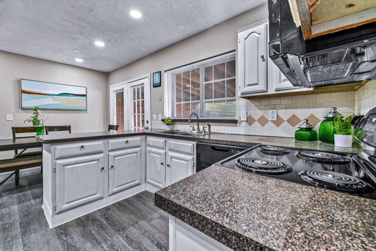 905 Eagle Drive - Photo 4 of 9