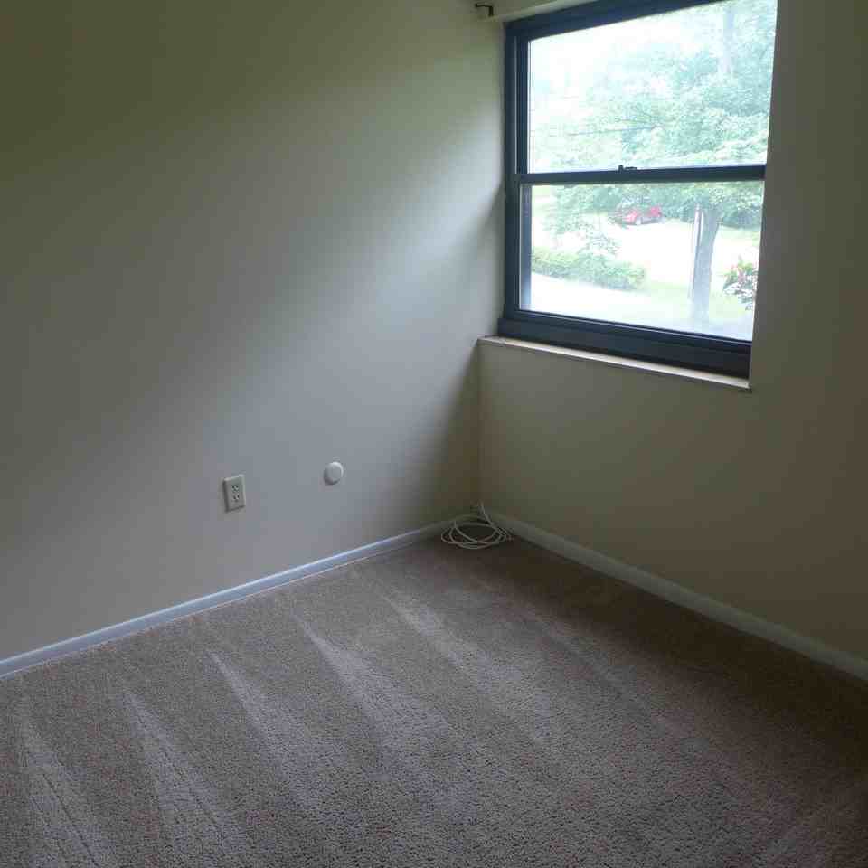 WELLINGTON APARTMENTS -- 061 - Photo 5 of 24