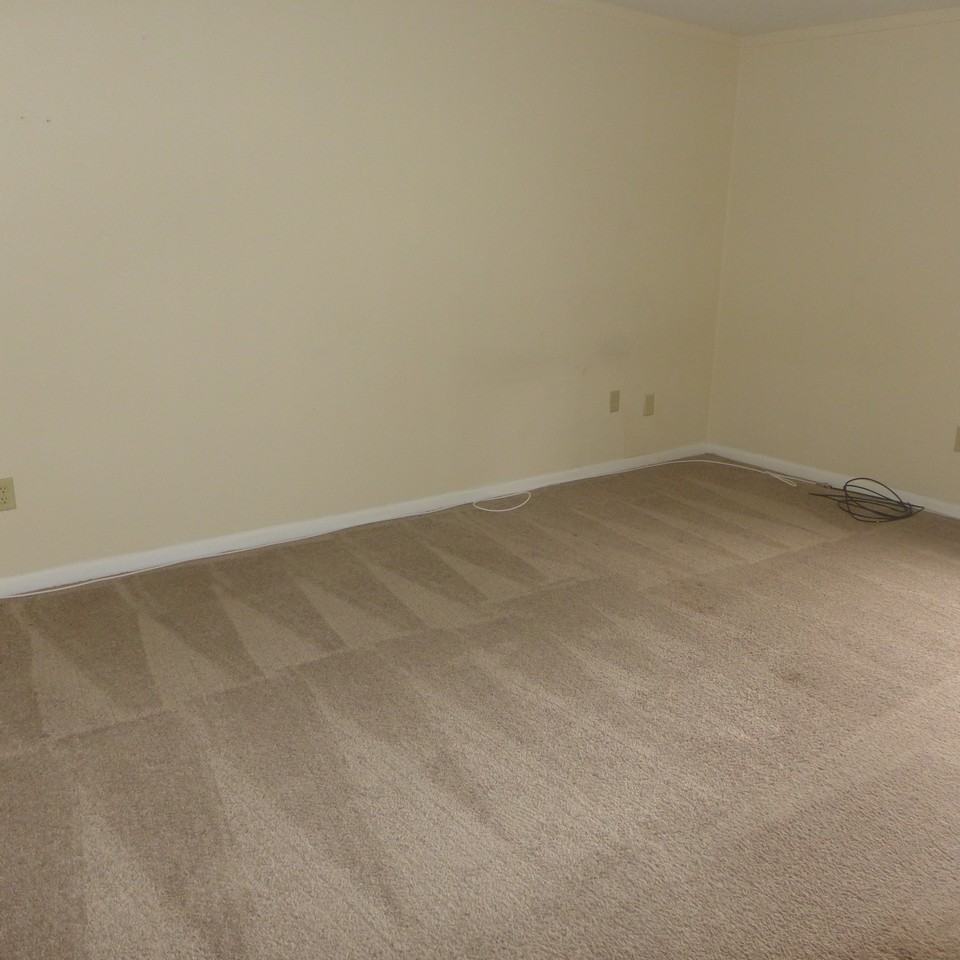 WELLINGTON APARTMENTS -- 061 - Photo 6 of 24