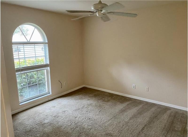 12349 Londonderry Ln - Photo 4 of 9