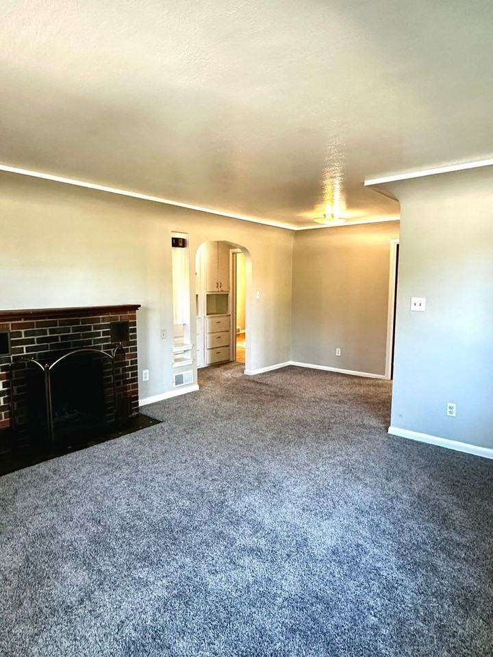 1212 E Uintah St Uppr - Photo 2 of 21