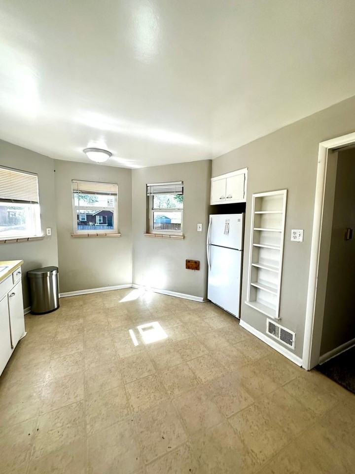 1212 E Uintah St Uppr - Photo 6 of 21