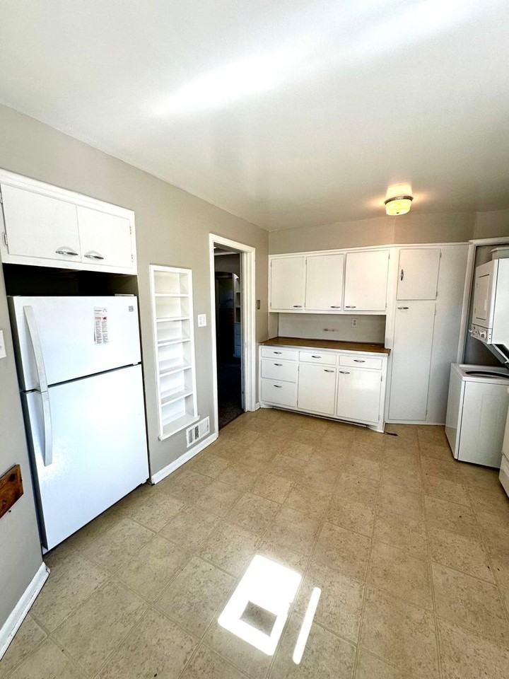 1212 E Uintah St Uppr - Photo 7 of 21