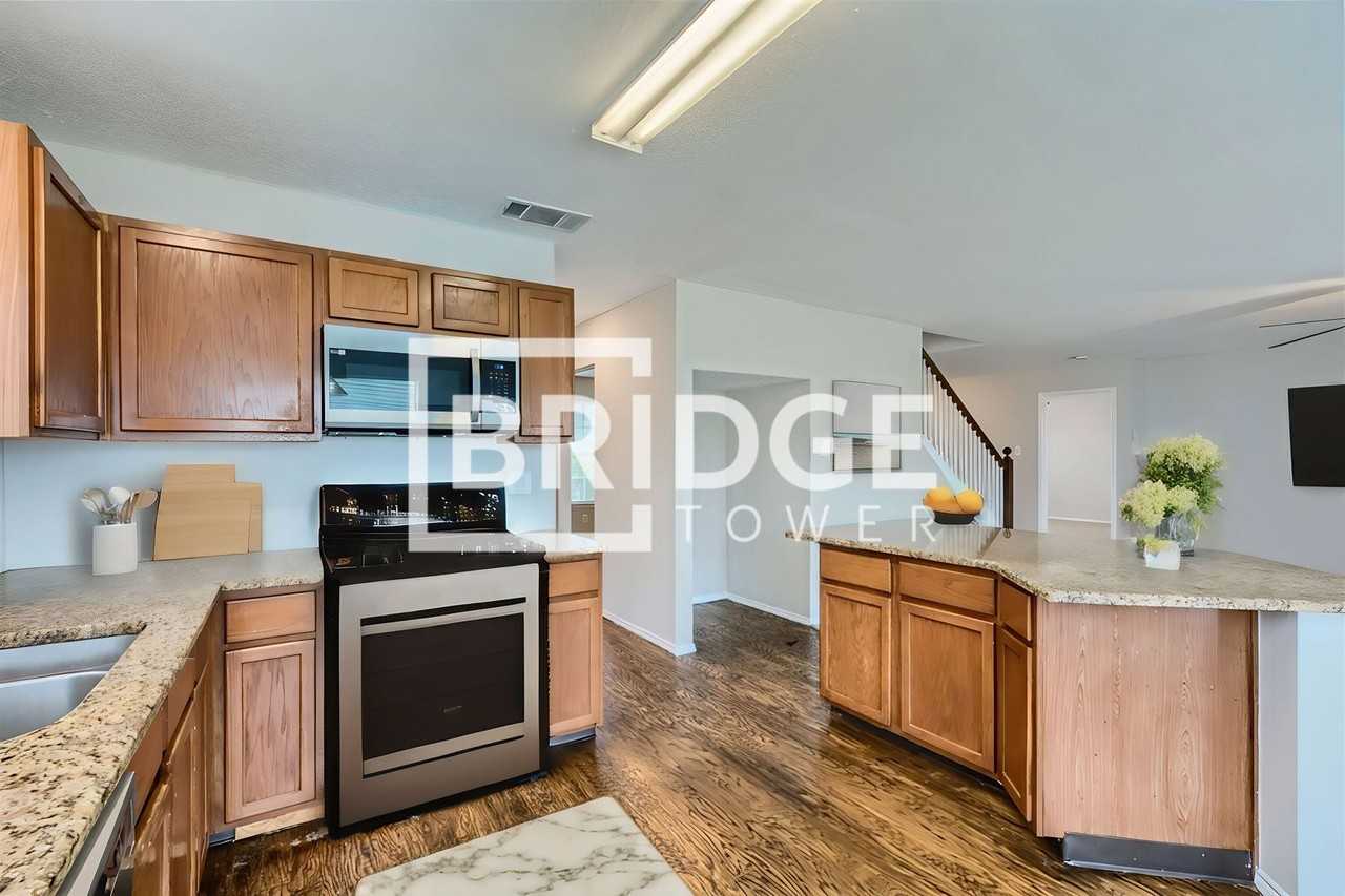 123 Southampton Dr - Photo 2 of 18