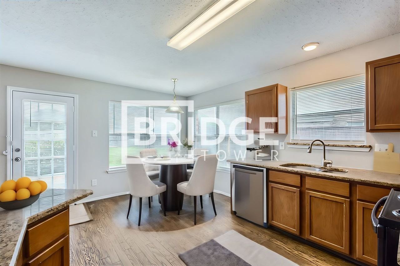 123 Southampton Dr - Photo 3 of 18