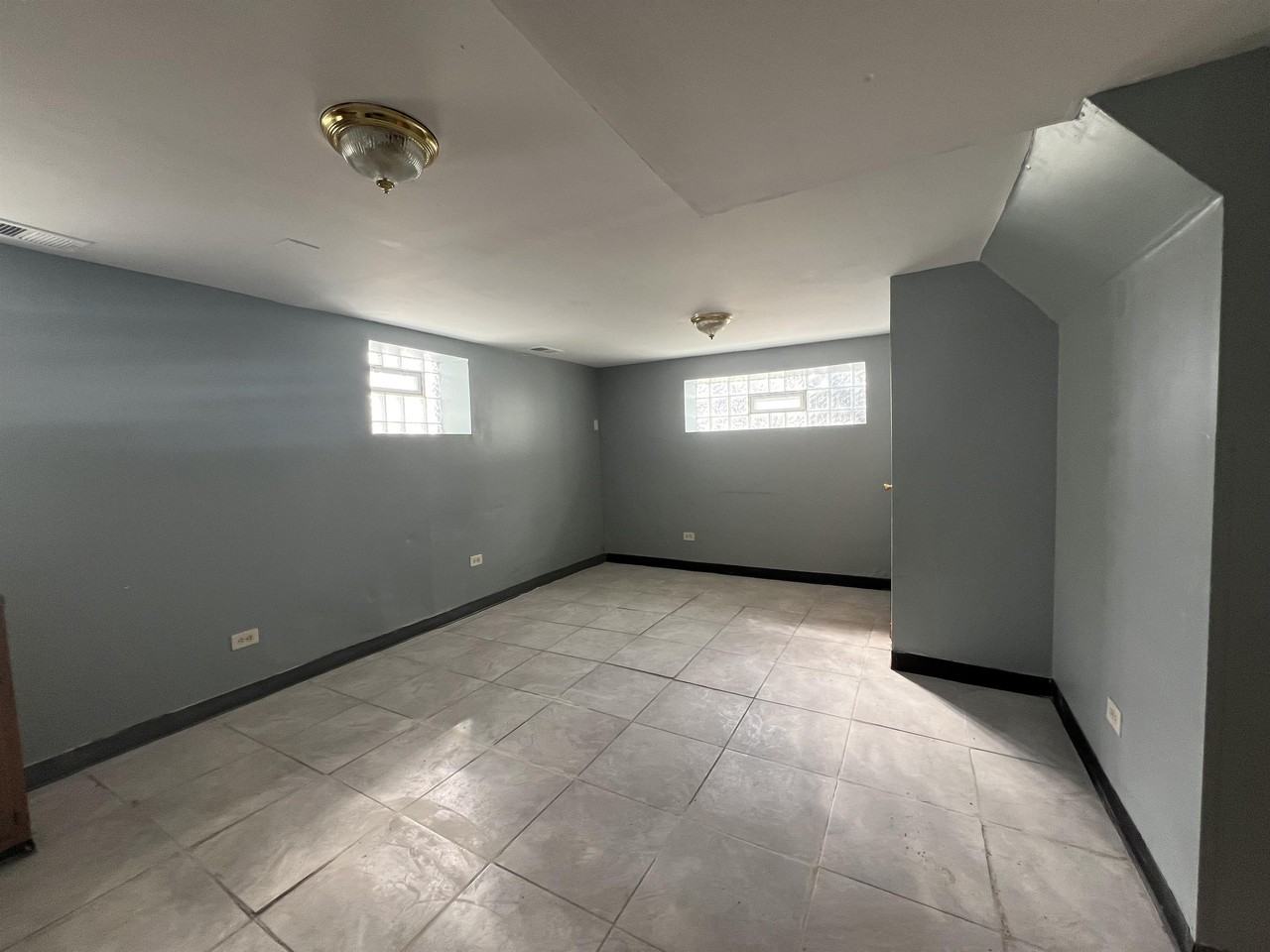 11429-11431 South King Drive - Photo 3 of 6