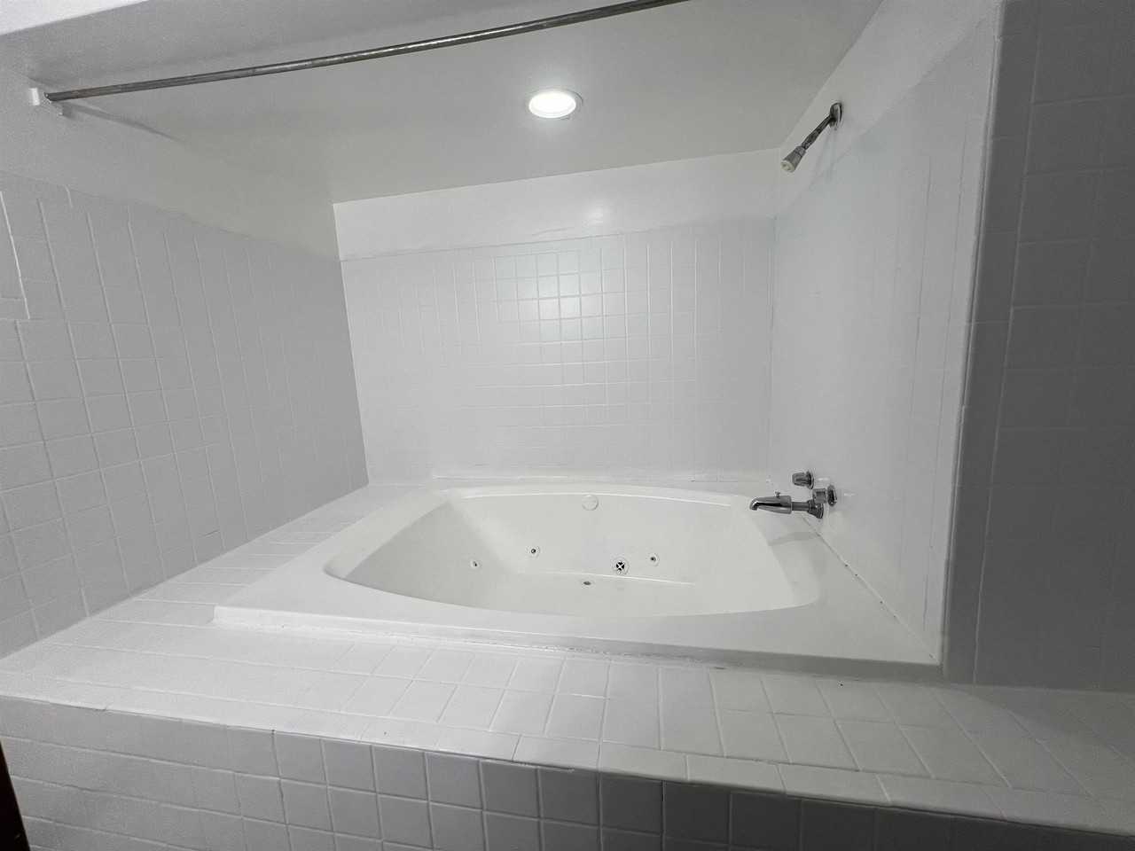 11429-11431 South King Drive - Photo 4 of 6