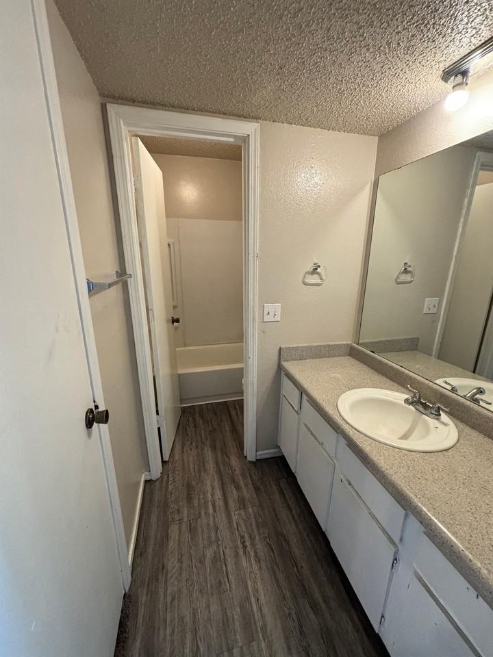 3509 North Nesbitt Ave - Photo 4 of 11