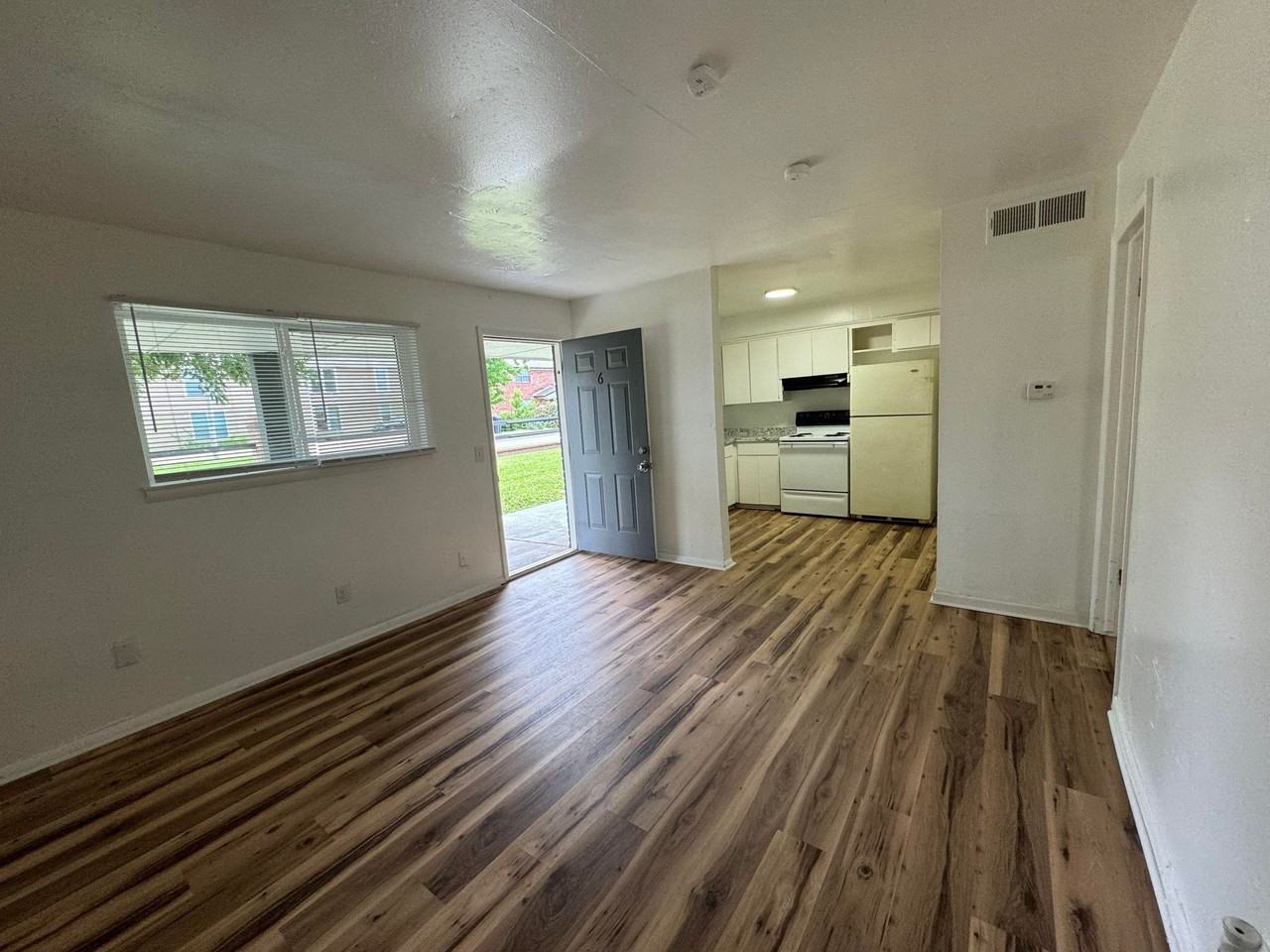 English Village - Photo 2 of 20