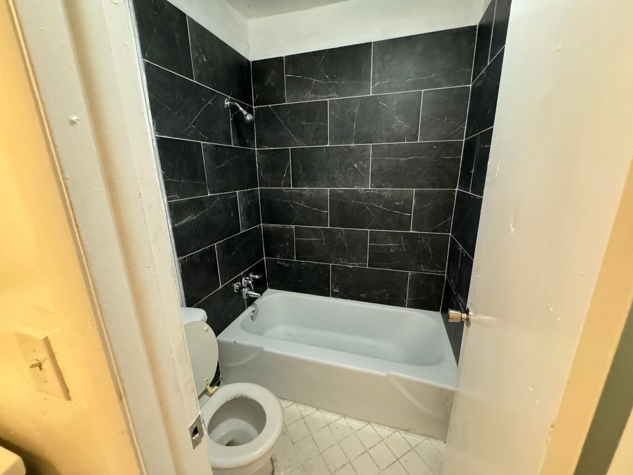 English Village - Photo 7 of 20