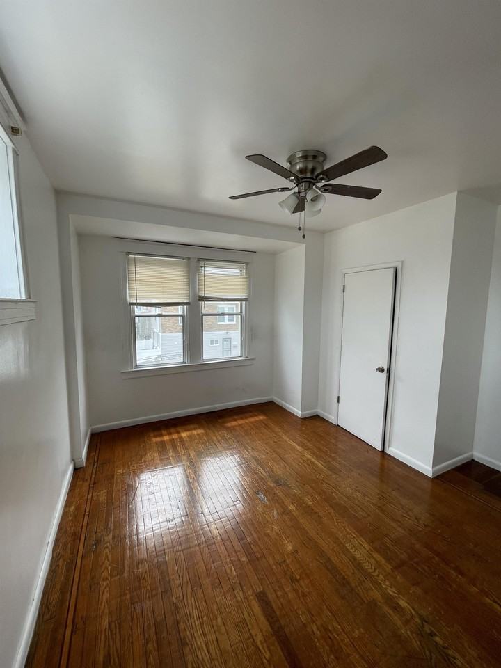 1927 Middleton Street - Photo 4 of 20