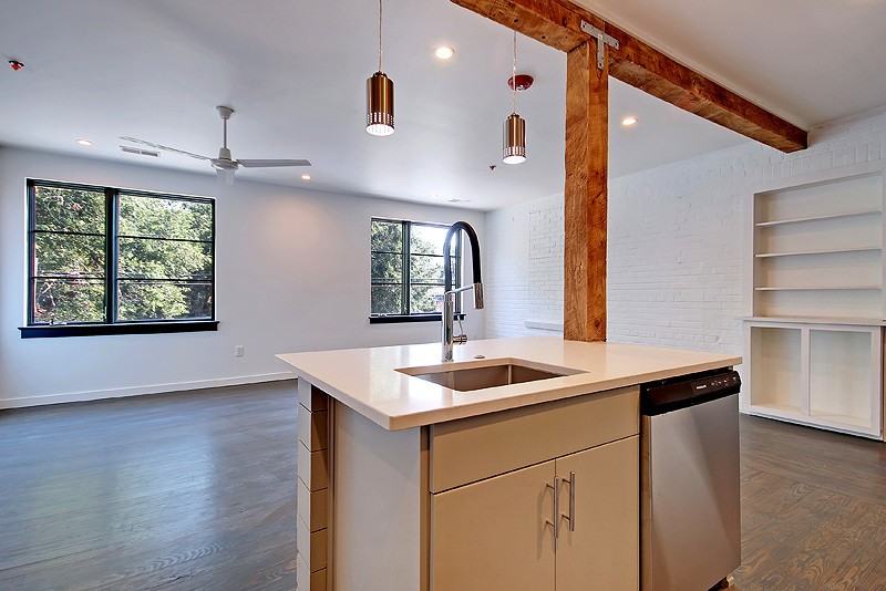 2000 Reynolds Avenue - Photo 4 of 46