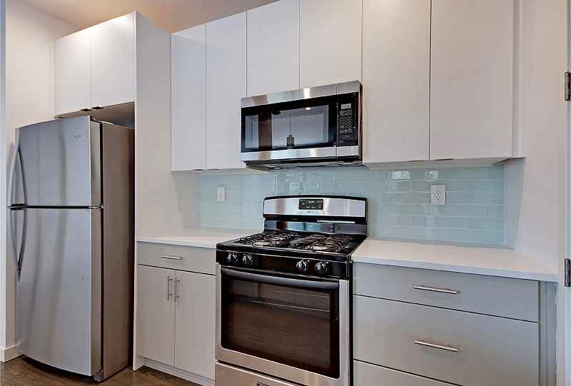 2000 Reynolds Avenue - Photo 5 of 46