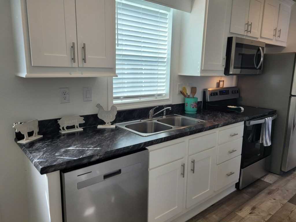 5552 Annette St - Photo 3 of 26