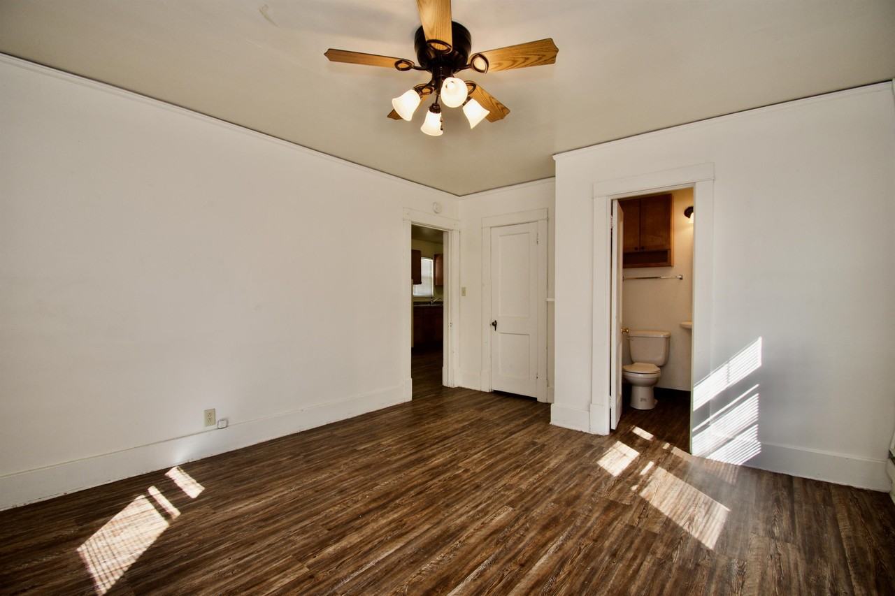 1226-10 - Photo 5 of 7