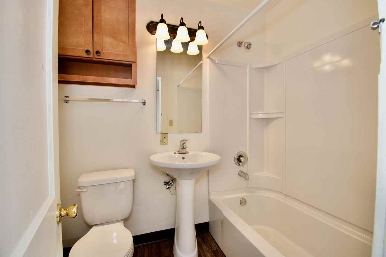 1226-10 - Photo 6 of 7