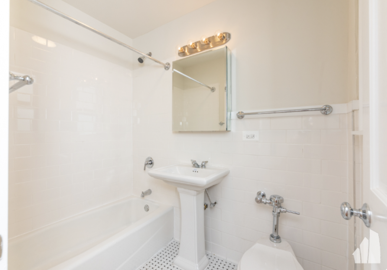 4526 N. Sheridan Rd - Photo 4 of 50