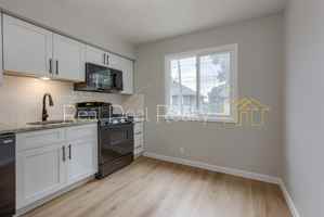 featured image of 4713 4713/4715 Davenport Street