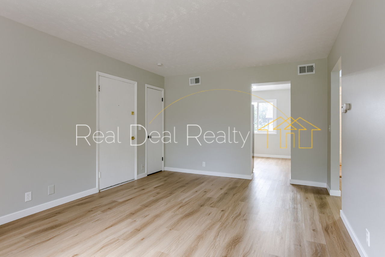 4713/4715 Davenport Street*** - Photo 3 of 19