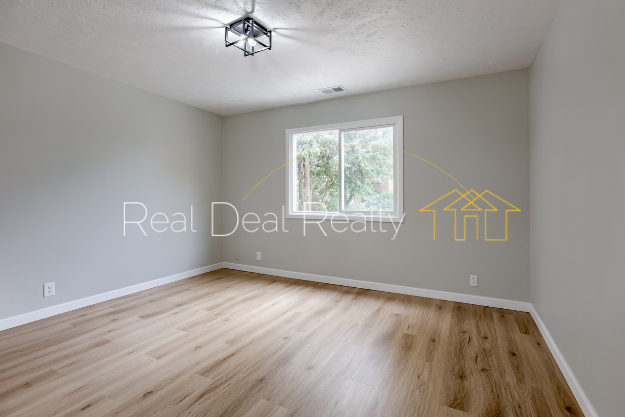 4713/4715 Davenport Street*** - Photo 5 of 19