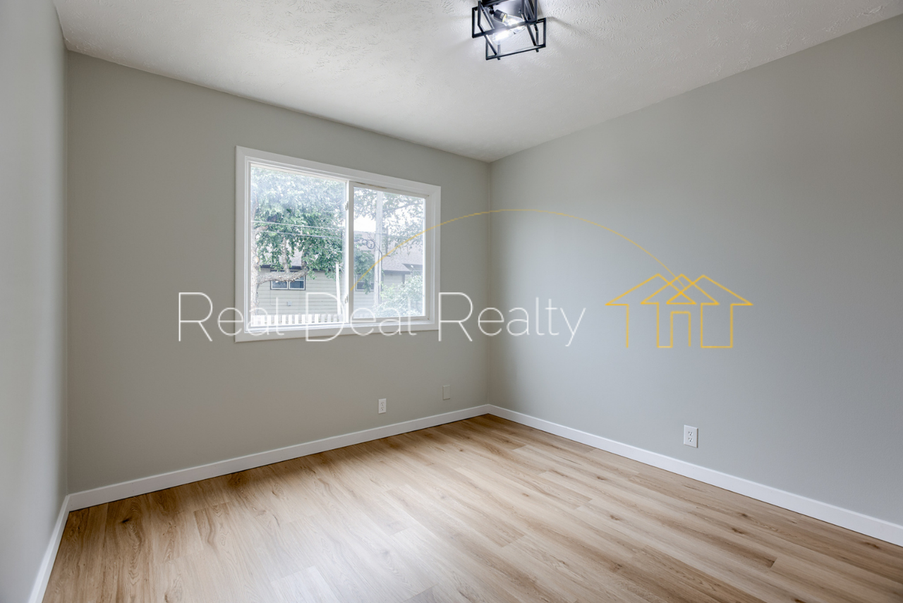 4713/4715 Davenport Street*** - Photo 6 of 19