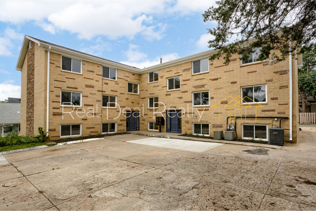 4713/4715 Davenport Street*** - Photo 7 of 19