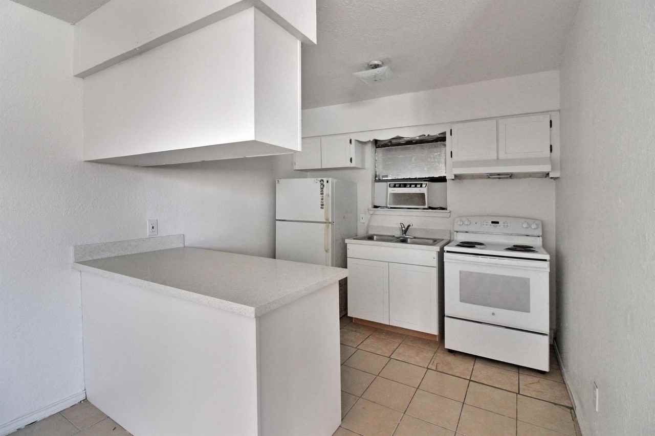 3813 North 8th Court - Photo 3 of 17