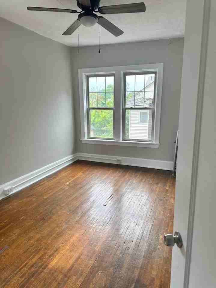 1722/6 Glenmont Road - Photo 3 of 10
