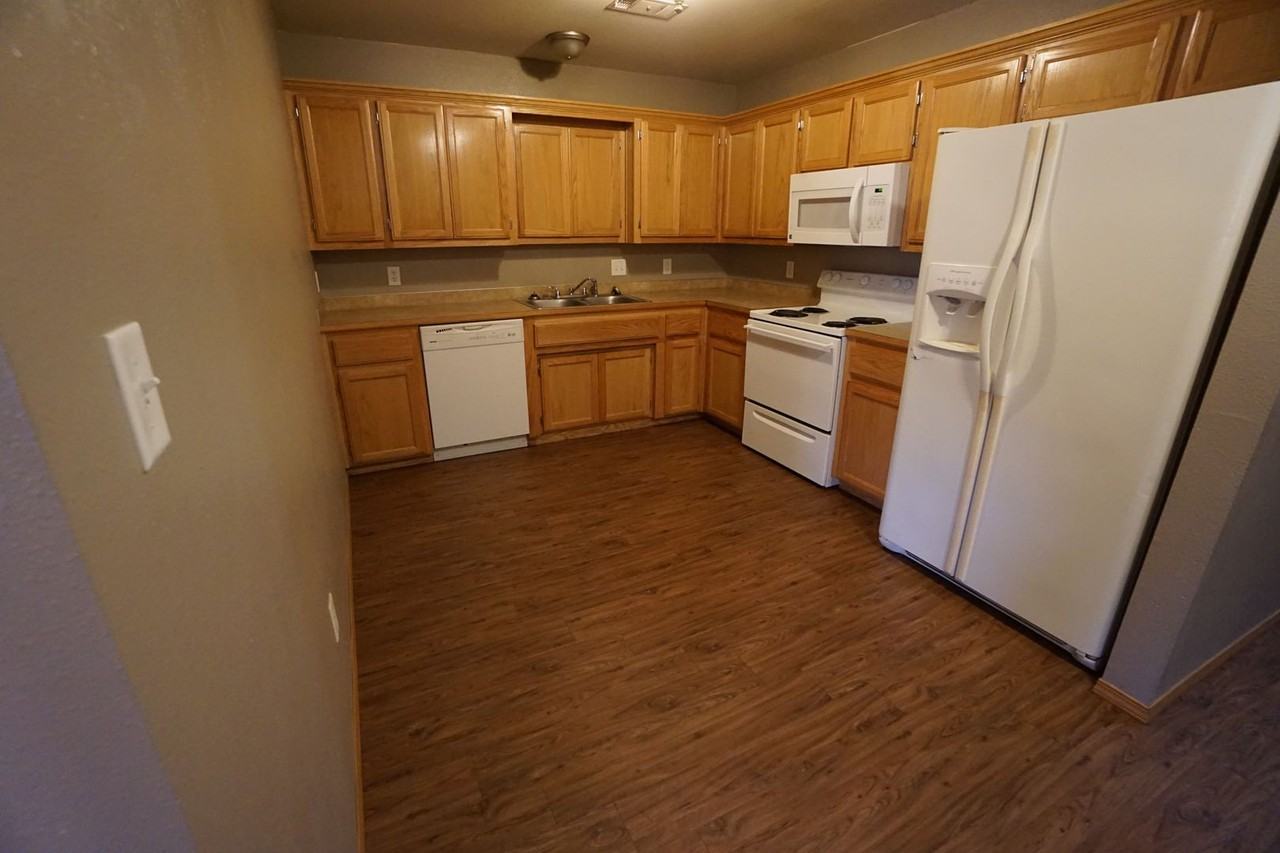 515 Jane St - Photo 2 of 14