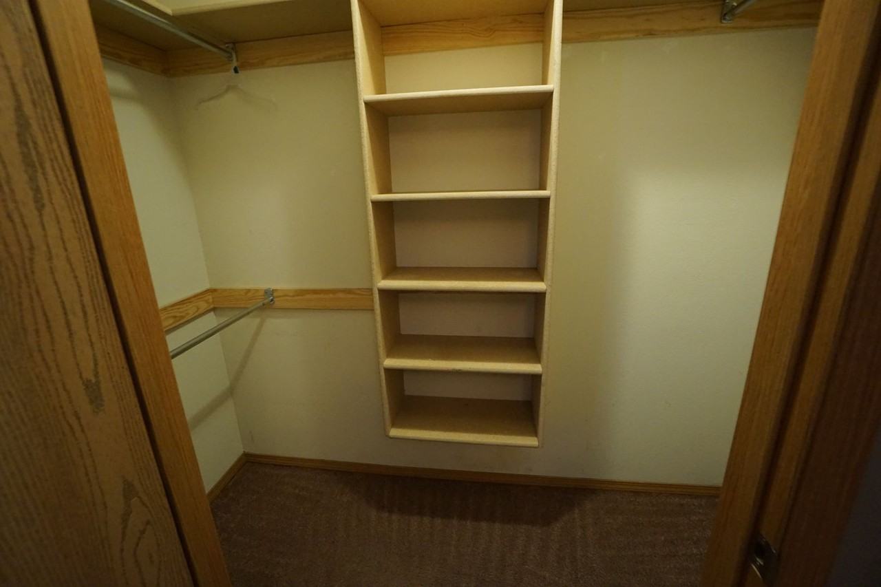 515 Jane St - Photo 3 of 14