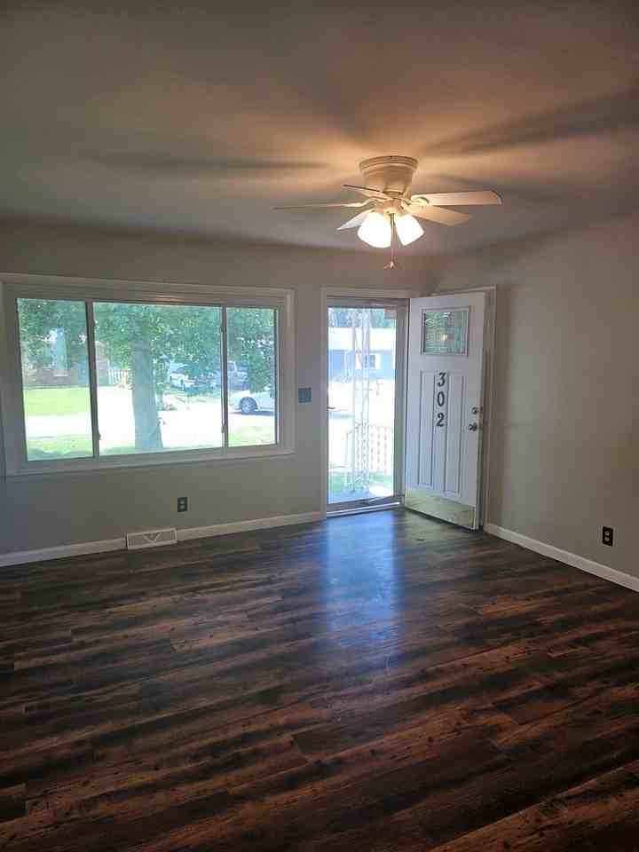 302 Les Dr - Photo 2 of 23