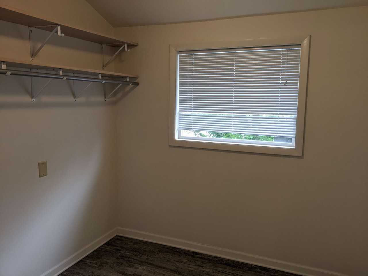 358 Augusta Ave - Photo 6 of 14