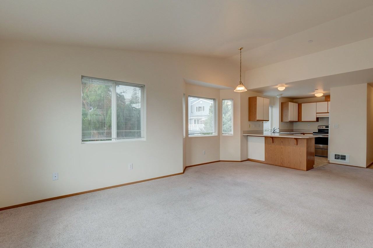 485 Sw Bayshore Dr Apt D303 - Photo 2 of 20