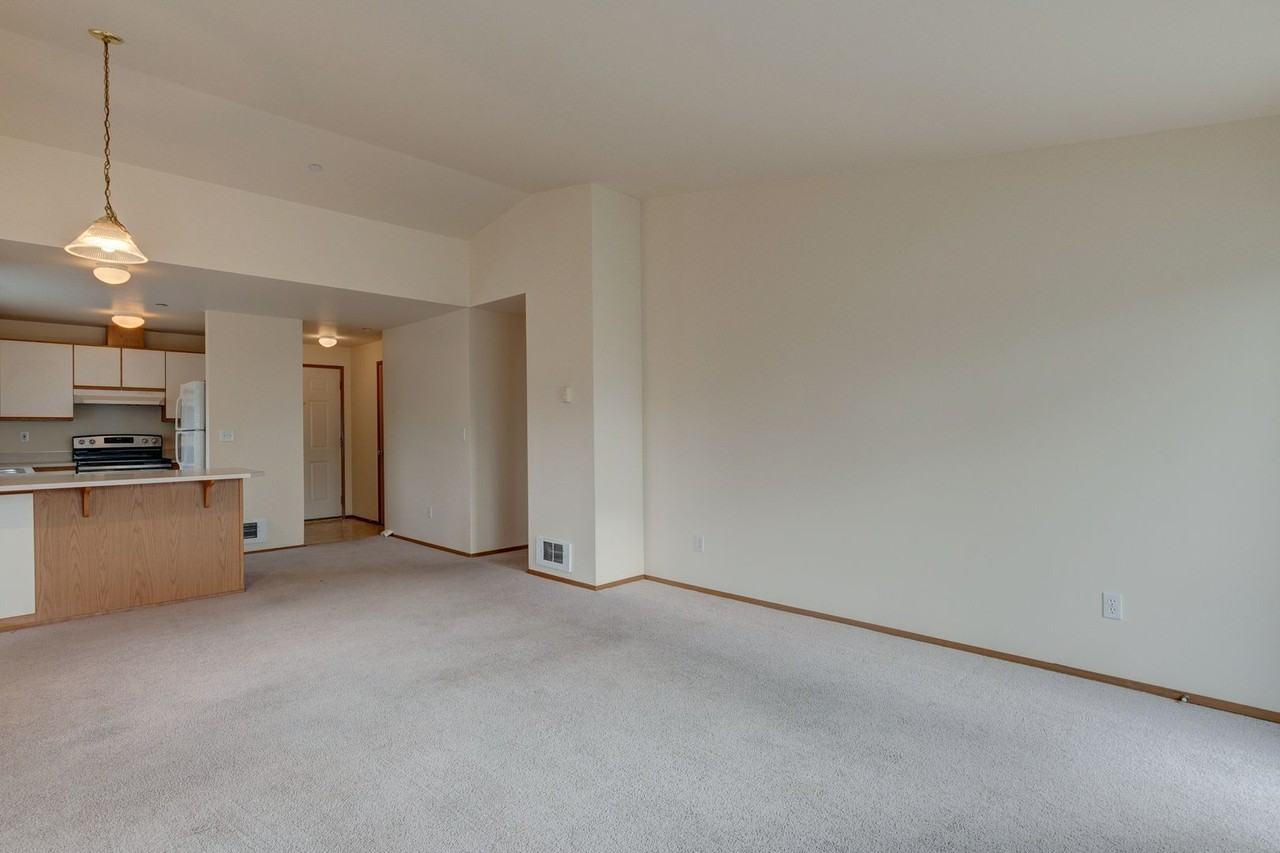 485 Sw Bayshore Dr Apt D303 - Photo 6 of 20